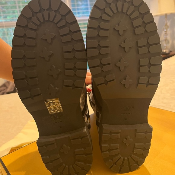 AUTHENTIC FENDI BOOTS - Picture 7 of 11